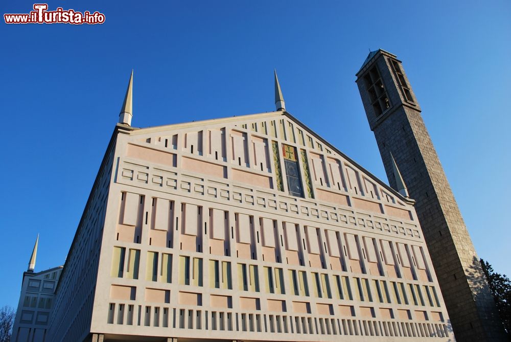 Immagine La Chiesa di Santa Barbara, uno dei monumenti di San Donato Milanese in Lombardia