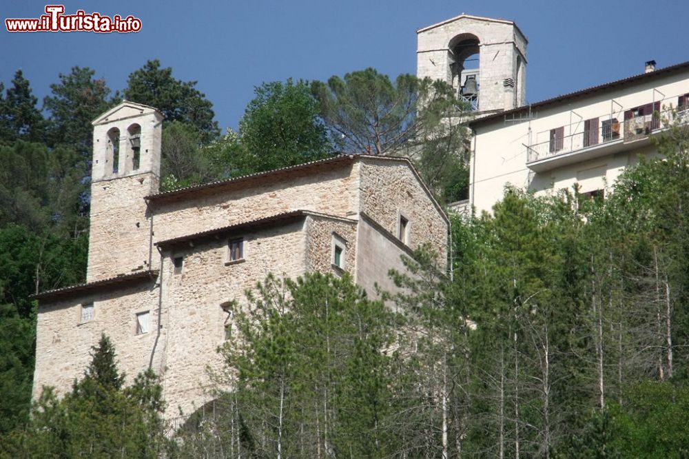 Immagine La chiesa di Santa Maria De Libera e la Torre Campanaria di Cerreto di Spoleto - © LigaDue, CC BY 3.0, Wikipedia