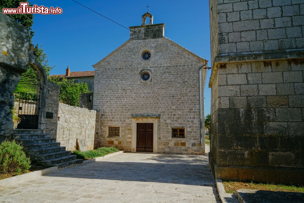 Immagine La chiesa di Santa Maria delle Grazie a Prvic Luka, isola di Prvic, Croazia.