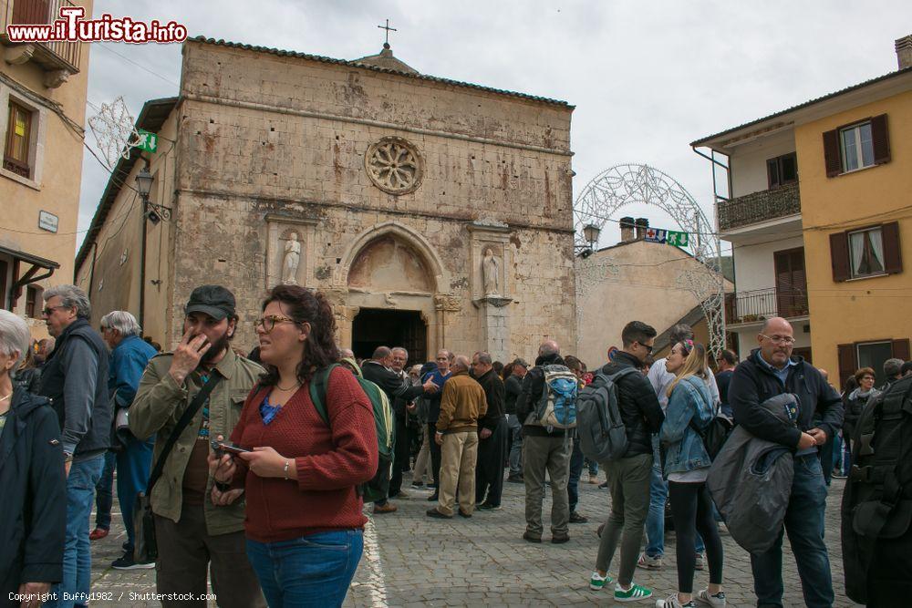Immagine La chiesa di Santa Maria delle Grazie nel centro storico di Cocullo, durante la Festa dei Serpari - © Buffy1982 / Shutterstock.com