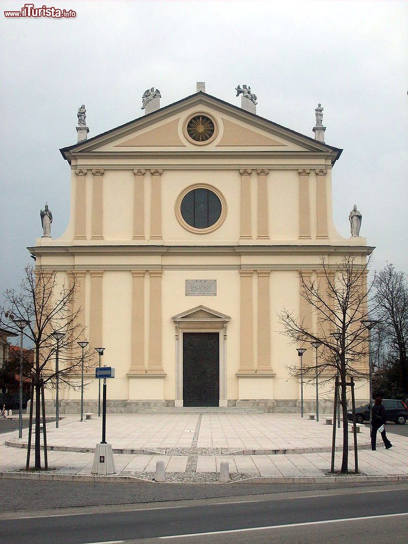Immagine La Chiesa di Santa Maria Maggiore in centro a Cordenons in Friuli - © SuperQuark -  CC BY-SA 3.0, Wikipedia