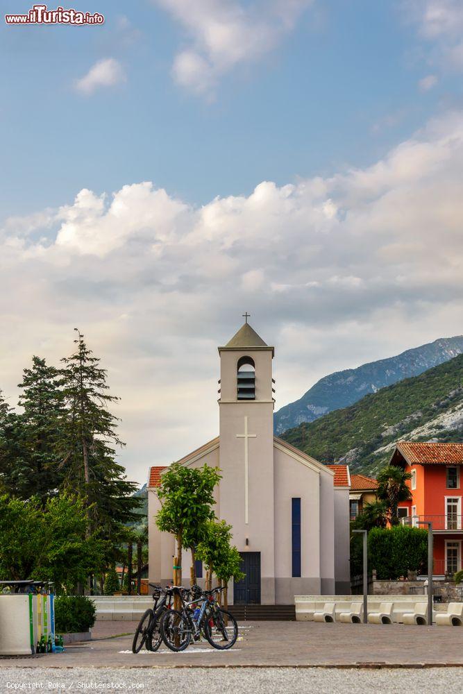 Immagine La chiesa di Santa Maria nel Comune di Torbole, provincia di Trento - © Roka / Shutterstock.com