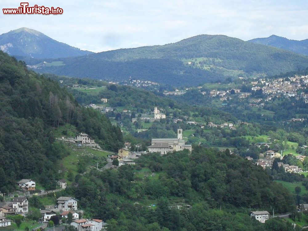 Immagine La chiesa di Santa Maria nel territorio di Schignano in Lombardia - © Pifoyde - CC BY-SA 3.0, Wikipedia