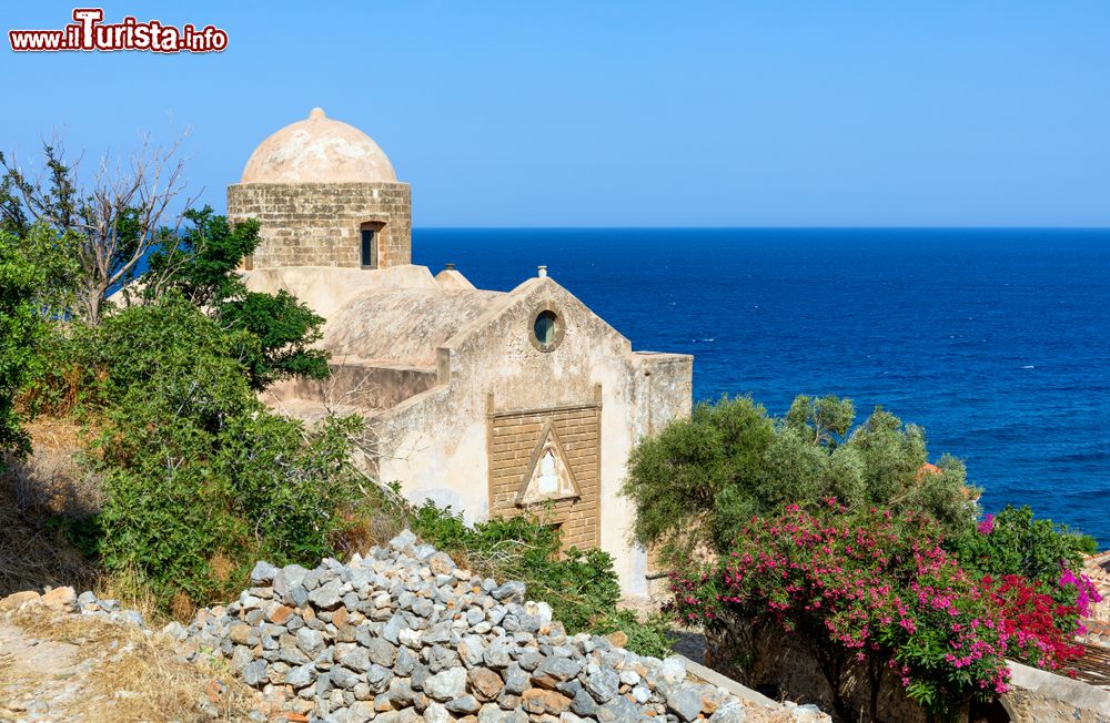 Immagine La chiesa di Sant'Anna a Monemvasia, Peloponneso, Grecia. La sua costruzione risale alla seconda occupazione veneziana fra il 1690 e il 1720.