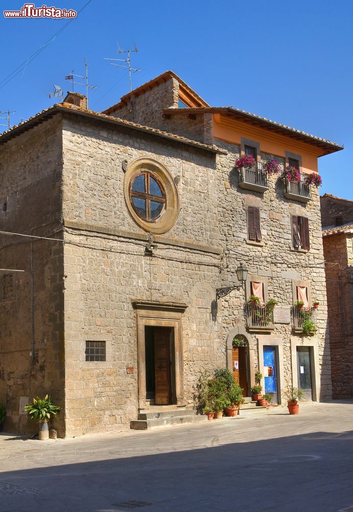 Immagine La chiesa di Sant'Antonio Abate in centro a  Vitorchiano (Lazio)