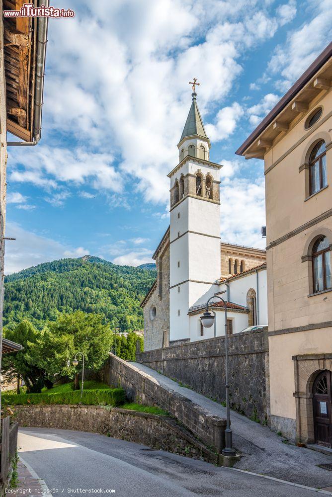 Immagine La Chiesa di S.Daniele Profeta a Paluzza. Siamo in provincia di Udine in Friuli-Venezia Giulia. - © milosk50 / Shutterstock.com