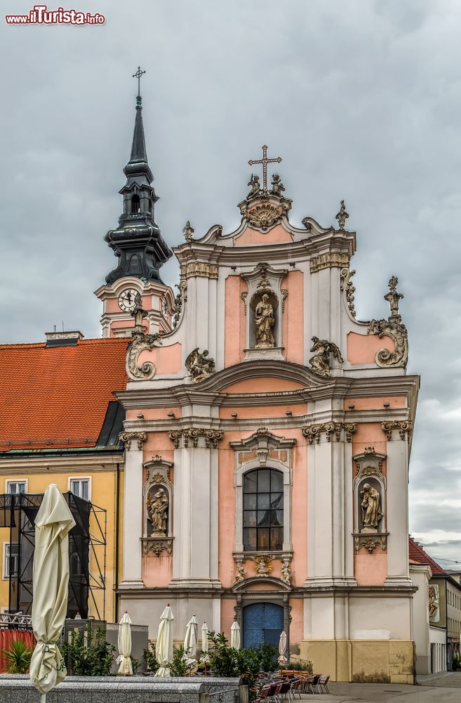 Immagine La chiesa francescana in stile barocco nlla città di Sankt Polten, Austria.