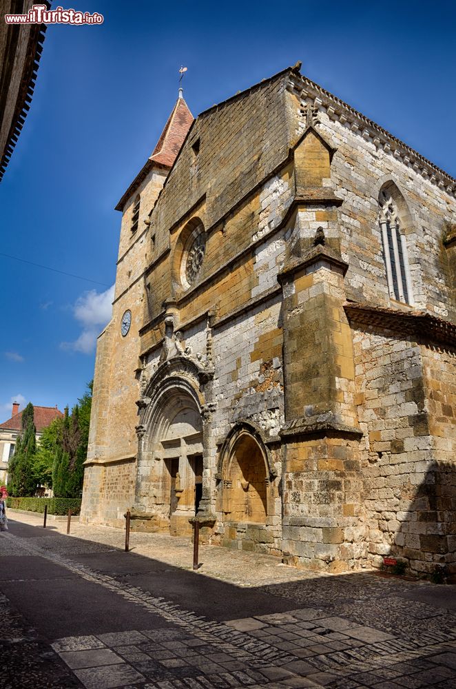 Immagine La chiesa in pietra del villaggio medievale di Monpazier: questa località fa parte dei borghi più belli di Francia.