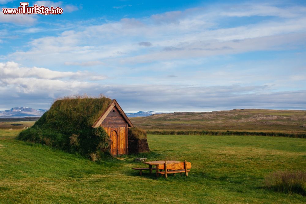 Immagine La chiesa in torba ricostruita nella regione di Hróarstunga in Islanda: si tratta della Geirsstaðakirkja