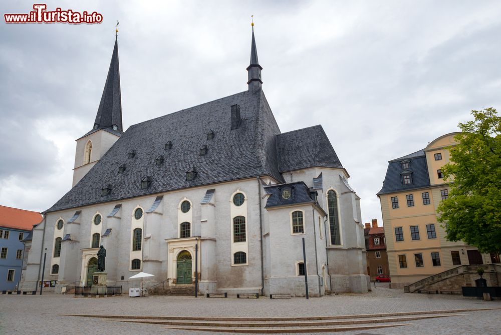 Immagine La chiesa luterana di San Pietro e Paolo a Weimar, Turingia, Germania. E' nota anche come Herderkirche dal nome del poeta e letterato Herder che predicò in questa chiesa.