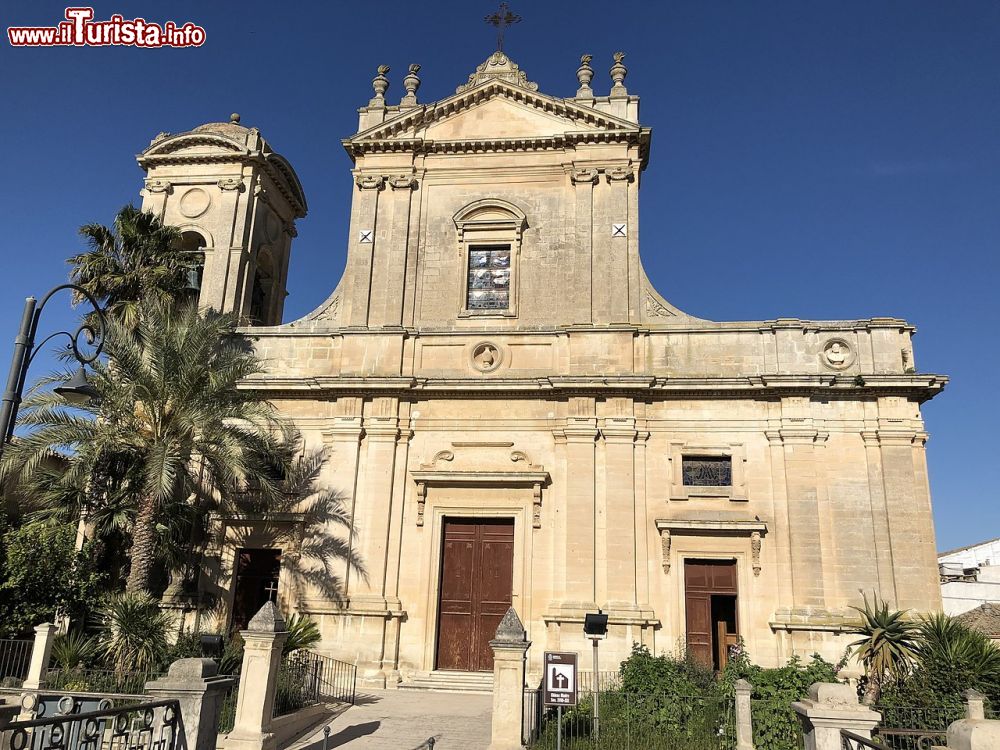 Immagine La Chiesa Madre di Giarratana, il principale edificio religioso cittadino - © Davide Mauro, CC BY-SA 4.0, Wikipedia