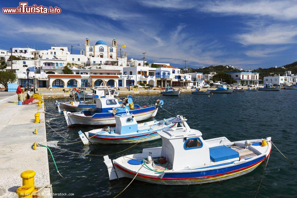 Immagine La chiesa madre di Lipsi vista dal porto dell'isola, arcipelago del Dodecaneso (Grecia) - © Milan Gonda / Shutterstock.com