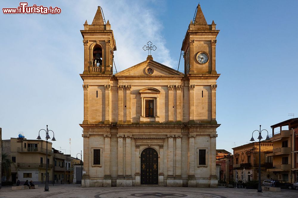 Immagine La Chiesa Madre San Nicola di Bari ad Acate in Siclia - © 4nT0 - CC BY-SA 4.0, Wikipedia