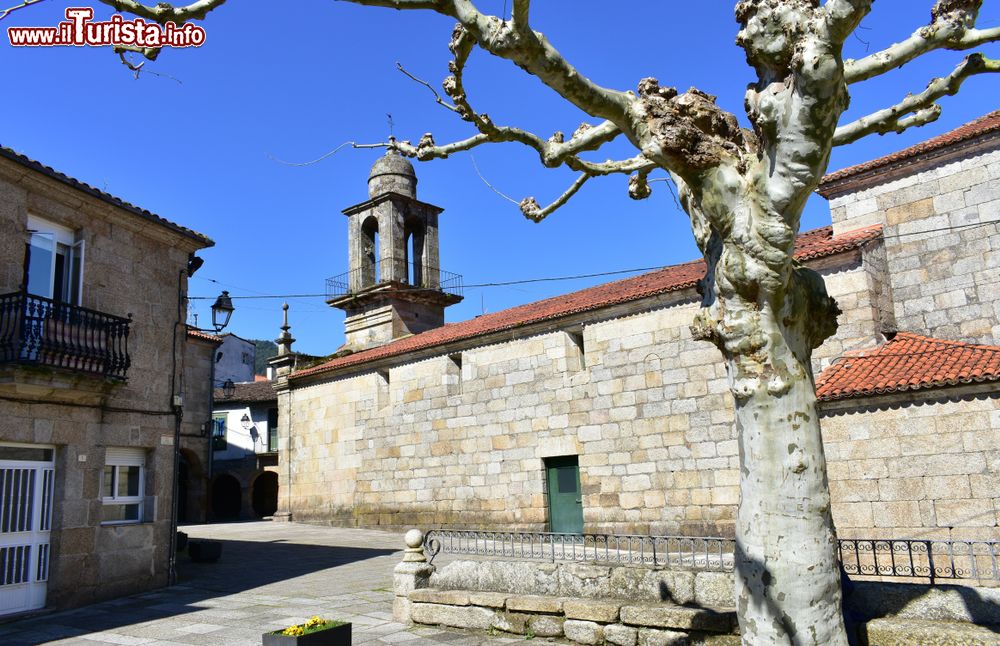 Immagine La chiesa medievale di Santa Maria Magdalena a Ribadavia, Spagna.