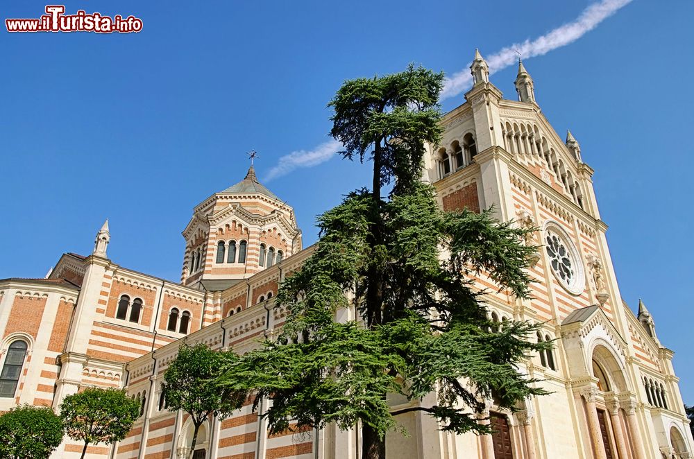 Immagine La chiesa Neoromanica di lonigo