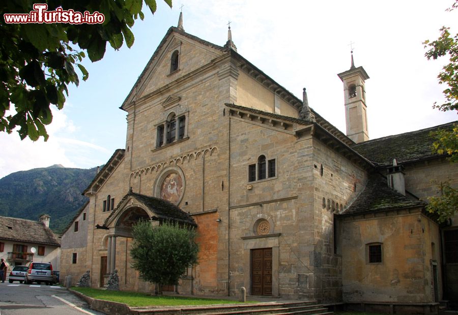 Immagine la Chiesa parrocchiale a Montecrestese in Piemonte - © Alessandro Vecchi - CC BY-SA 3.0, Wikipedia