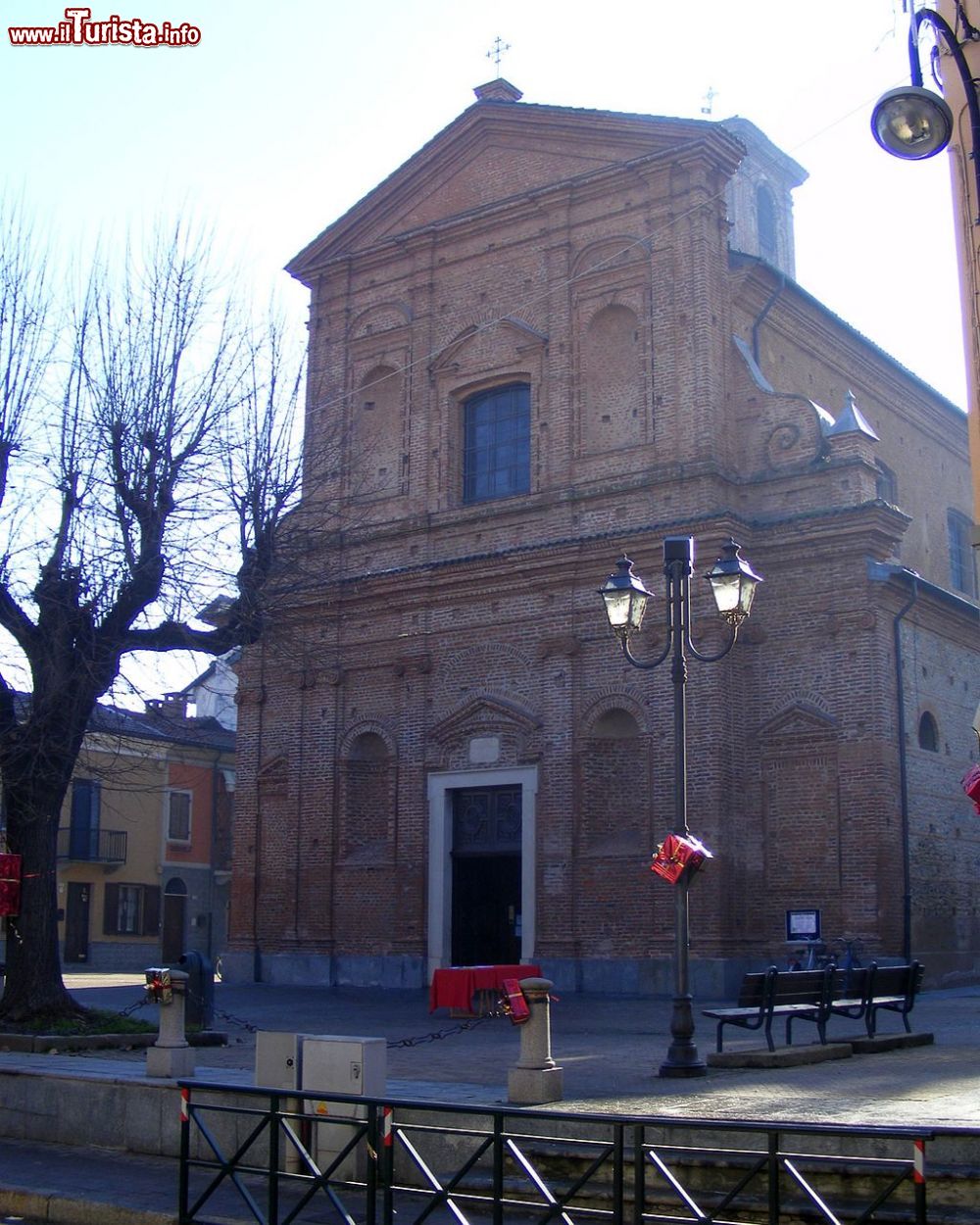 Immagine La chiesa parrocchiale di Brandizzo in Piemonte - © F Ceragioli - CC BY-SA 3.0, Wikipedia