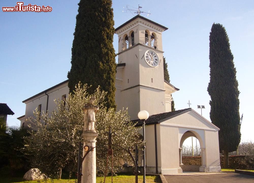 Immagine La chiesa parrocchiale di Crauglio, frazione di San VIto al Torre di Udine - © Francesco Zocchi - CC BY-SA 4.0, Wikipedia