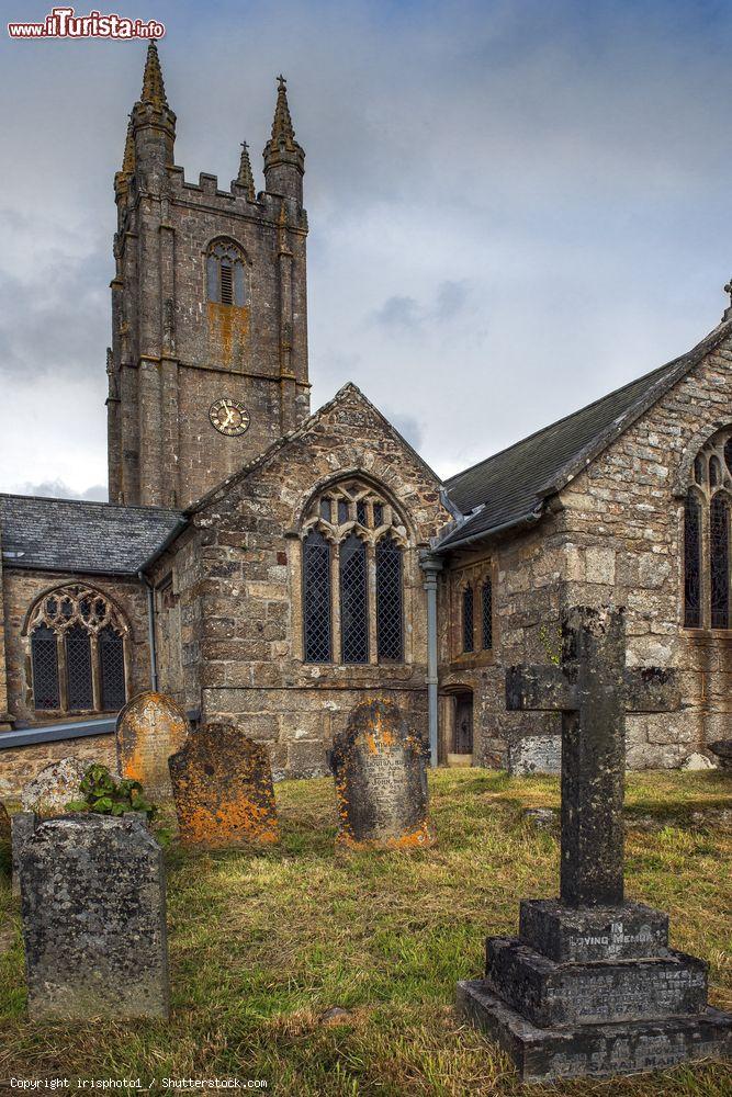 Immagine La chiesa parrocchiale di St. Ives con il vecchio cimitero, Cornovaglia, Regno Unito - © irisphoto1 / Shutterstock.com