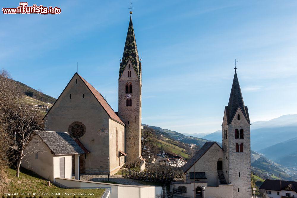 Immagine La Chiesa Parrocchiale di Santo Stefano (sinistra) e la Chiesa di San Michele a Villandro in Alto Adige - © Philip Bird LRPS CPAGB / Shutterstock.com