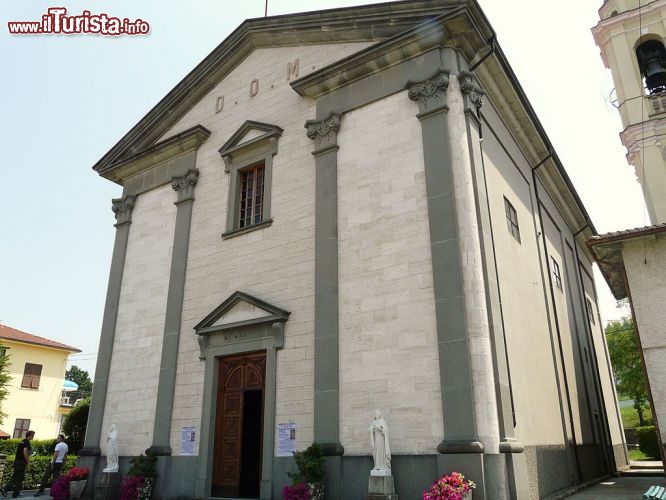 Immagine La Chiesa parrocchiale in centro al borgo di Albareto dell'Emilia Romagna - © Davide Papalini - CC BY-SA 3.0 - Wikipedia