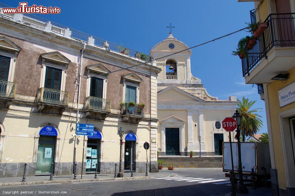 Immagine La chiesa principale del centro storico di Piedimonte Etneo in Sicilia - © gadzius / Shutterstock.com