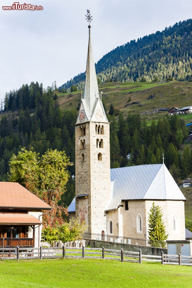Immagine La chiesa principale di Bergun in Svizzera: siamo ad olre 1300 m di quota nella valle dell'Albula