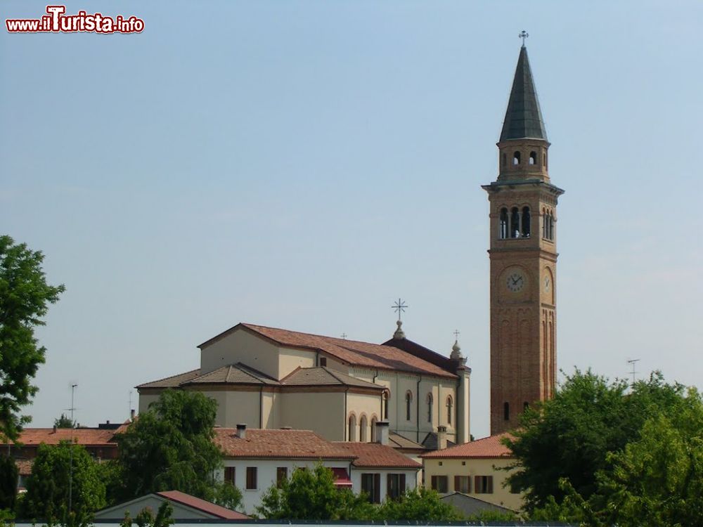 Immagine La Chiesa principale di Cimadolmo e il grande campanile, Veneto - © MaurcoC8 / Panoramio