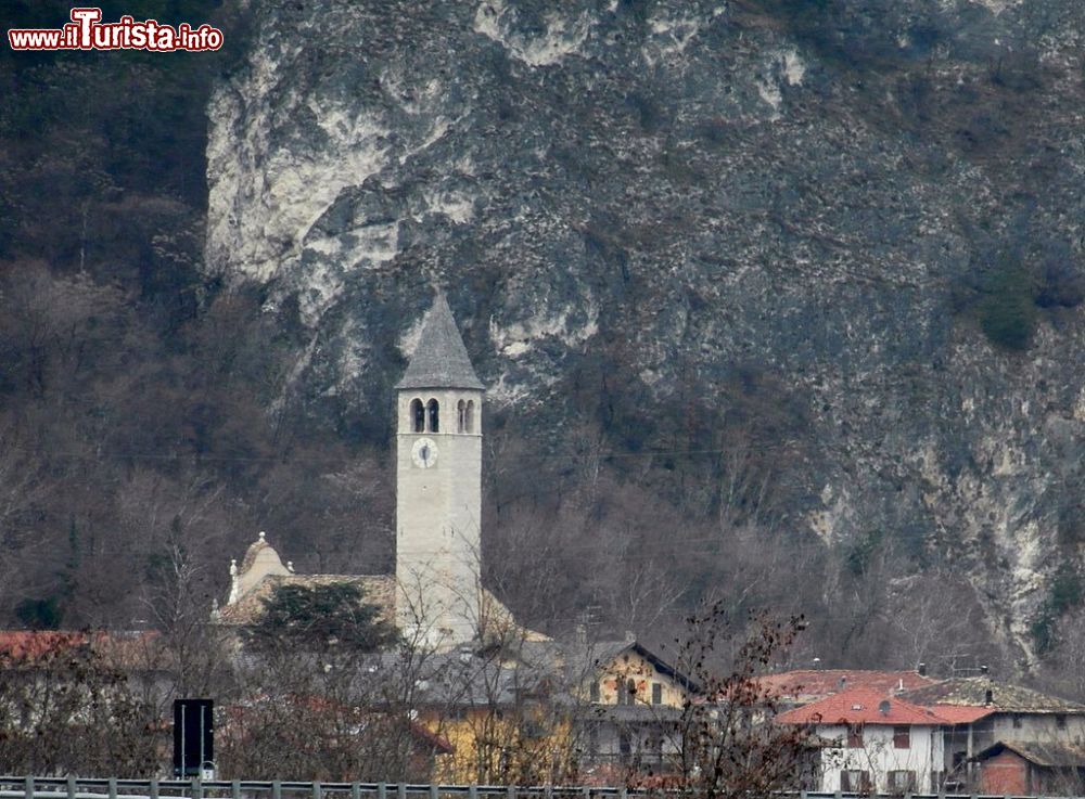 Immagine La Chiesa principale di Zambana in Trentino  - © Llorenzi, CC BY-SA 3.0, Wikipedia