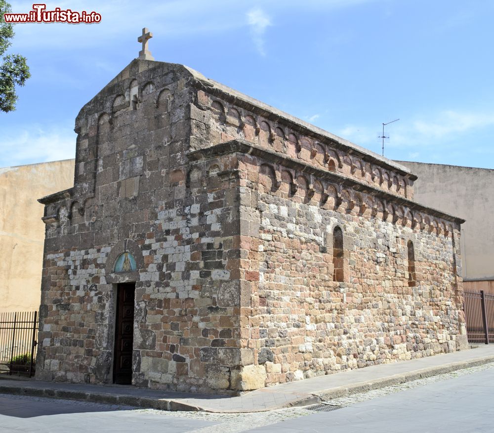 Immagine La chiesa romanica in pietra di Nostra Signora di Talia a Olmedo in Sardegna