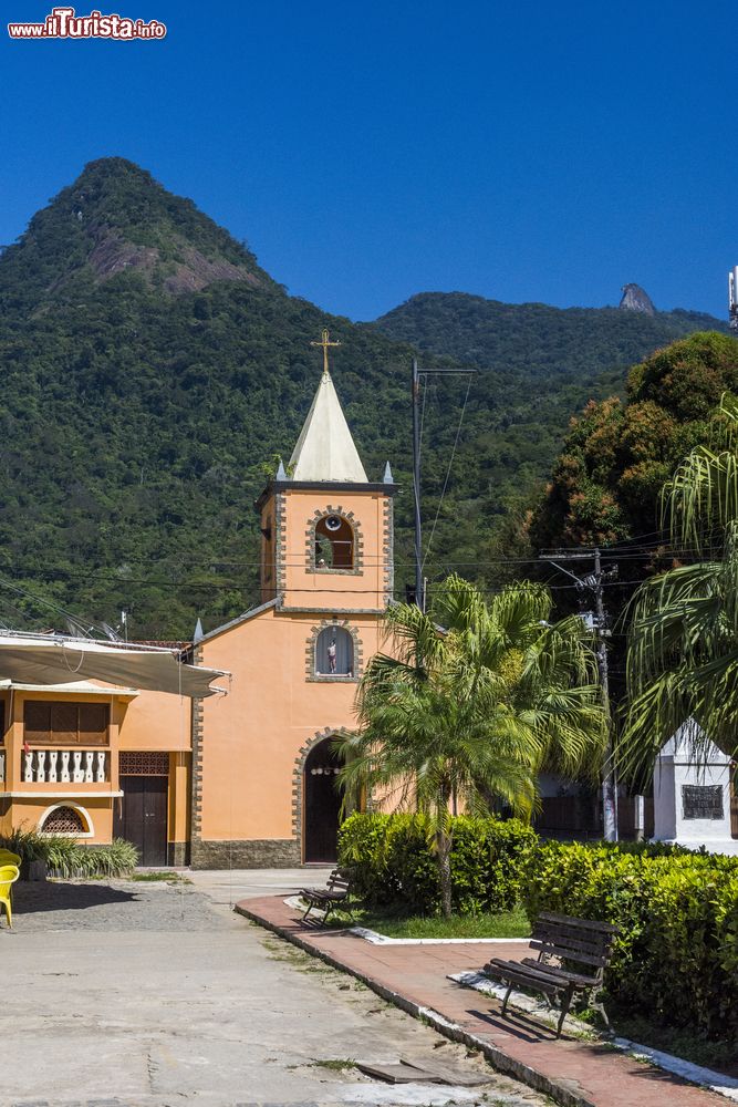 Immagine La chiesetta del villaggio di Vila do Abraao sull'Ilha Grande, Brasile.