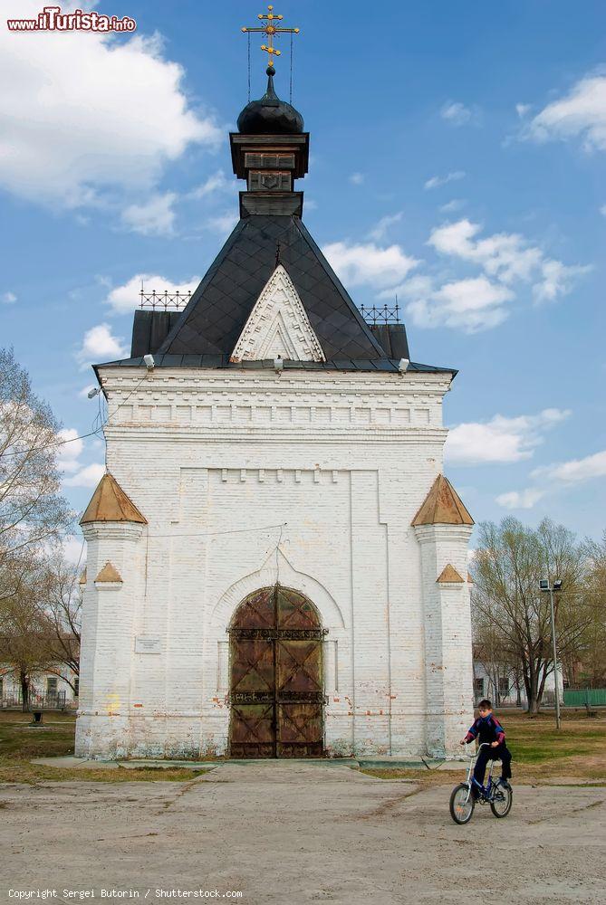Immagine La chiesetta di Alexander Nevsky nei giardini di Alexander a Tobolsk, Russia. Venne costruito in ricordo della visita in città del successore al trono Alessandro II° - © Sergei Butorin / Shutterstock.com