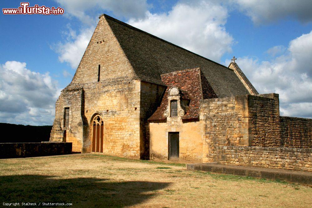 Immagine La chiesetta in pietra al castello di Beynac-et-Cazenac, Francia - © StaCheck / Shutterstock.com