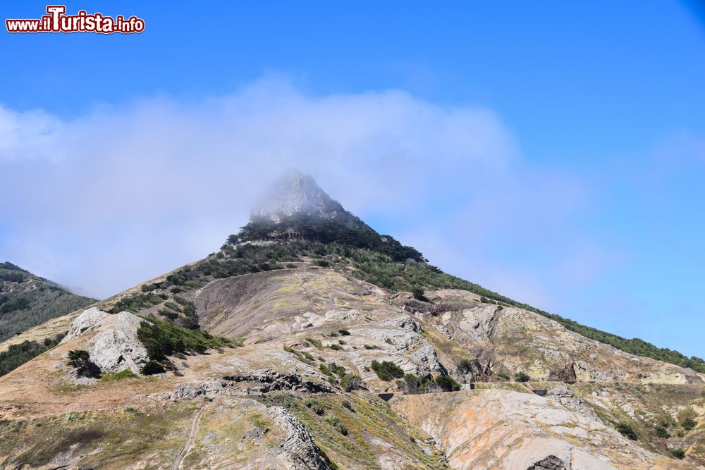 Immagine La cima del Pico da Juliana (447 metri s.l.m.), uno dei principali rilevi dell'isola di Porto Santo, Madeira.