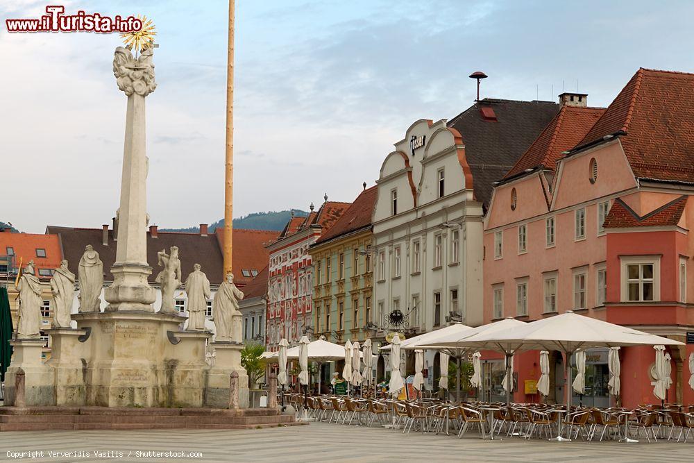 Immagine La città di Leoben, Austria. Palazzi signorili e edifici storici si affacciano sulla piazza principale della cittadina austriaca - © Ververidis Vasilis / Shutterstock.com