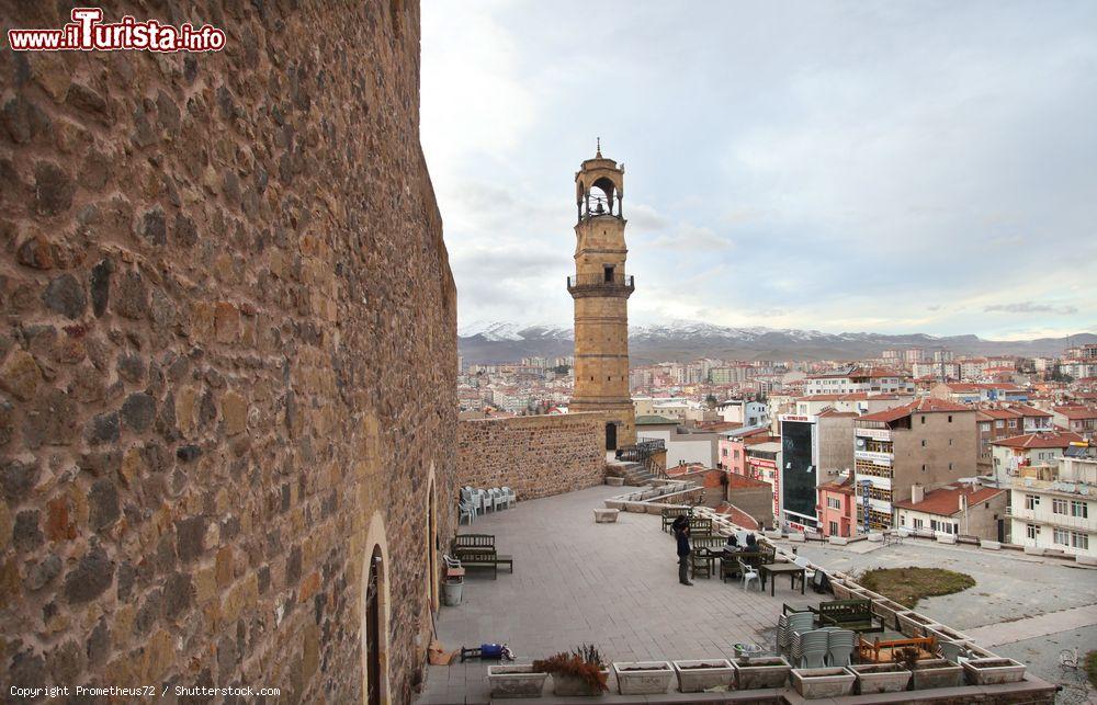 Immagine La città di Nigde e la torre dell'orologio fotografate dal castello, Turchia - © Prometheus72 / Shutterstock.com
