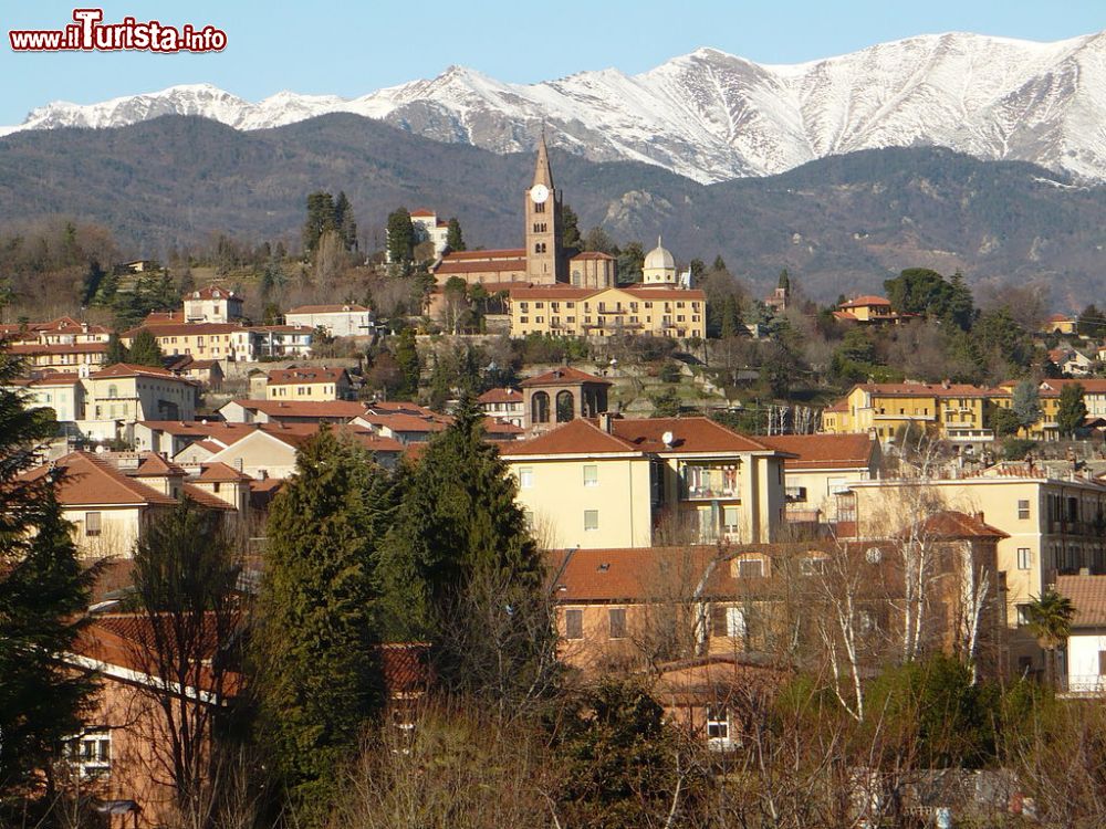 Immagine La città di Pinerolo ai piedi delle Alpi in Piemonte - © Francofranco56 - Wikipedia