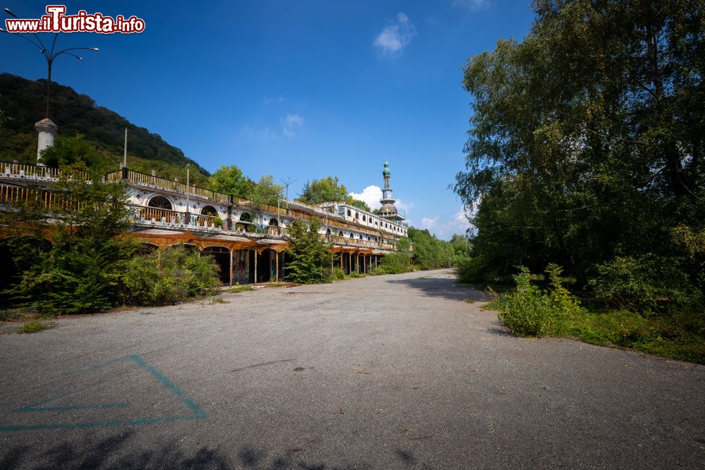 Immagine La citta fantasma di Consonno in provincia di Lecco, Lombardia