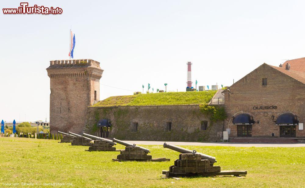 Immagine La cittadella barocca di Osijek, Croazia. Rappresenta la parte più antica del centro storico ed è un grandioso esempio di architettura austroungarica - © Zdravko T / Shutterstock.com