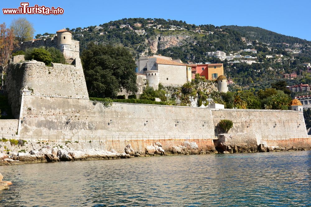 Immagine La cittadella fortificata di Villefranche-sur-Mer (Costa Azzurra), classificata come Monumento storico.