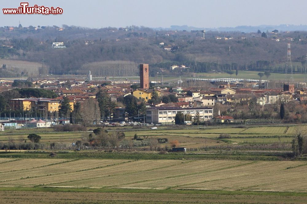 Immagine La cittadina di Bientina nel pisano, siamo in Toscana - ©  LigaDue, CC BY-SA 4.0, Wikipedia