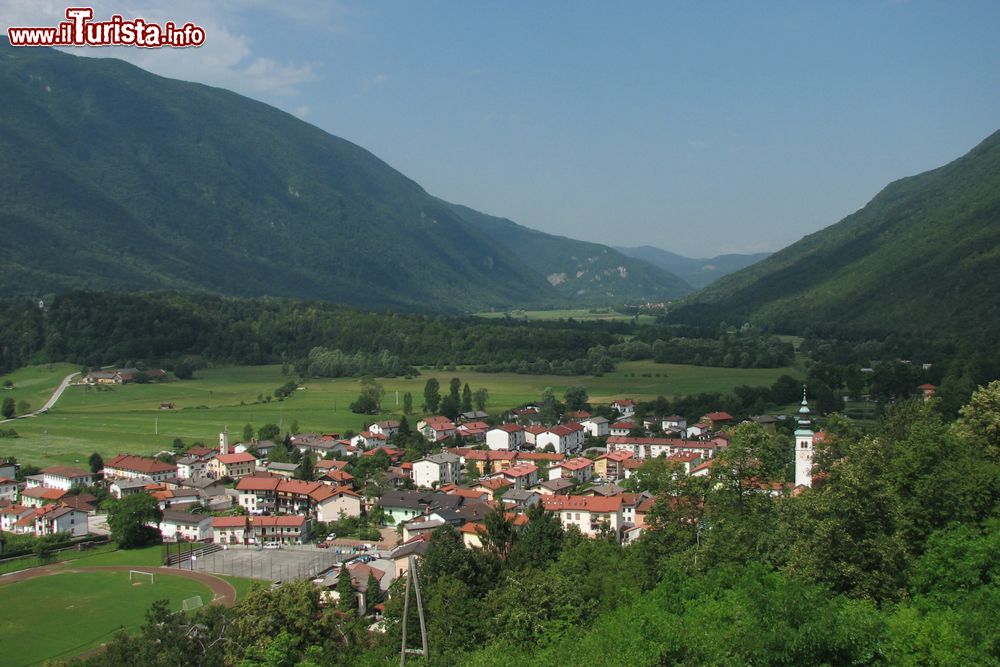 Immagine La cittadina di Caporetto (Kobarid) in Slovenia. Situata in posizione strategica nella valle dell'Isonzo, Caporetto è famosa per la battaglia della Prima Guerra Mondiale che venne combattuta in queste zone fra l'ottobre e il novembre 1917 fra le truppe italiane e quelle tedesche.