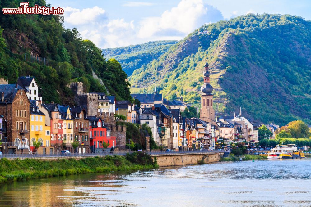 Immagine La cittadina di Cochem sorge sulla sponda del fiume Mosella, nella regione della Renania-Palatinato, in Germania.