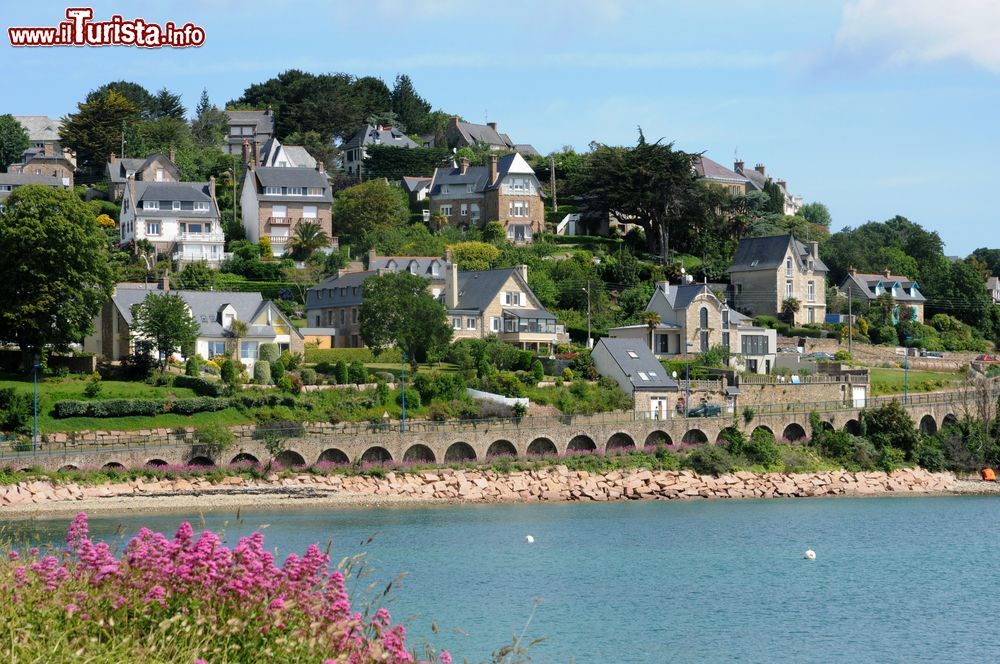 Immagine La cittadina di Perros Guirec in Bretagna, sulla csota di Granito Rosa della Francia