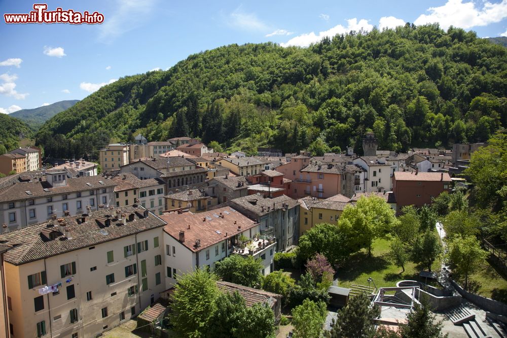 Immagine La cittadina di Porretta Terme nell'Alta valle del Reno, Appennino Tosco-Emiliano, provincia di Bologna