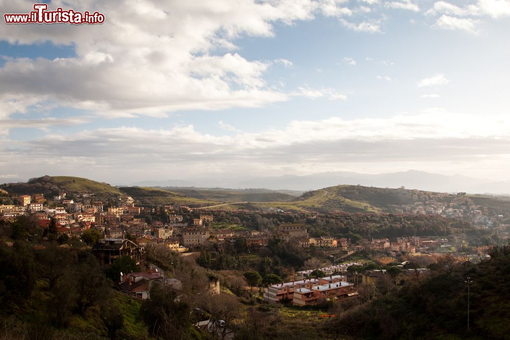 Immagine La cittadina di Sacrofano in provincia di Roma e le sue valli fotografate in inverno