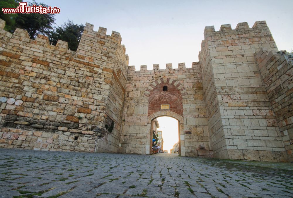 Immagine La cittadina medievale di Bursa, Turchia. Questa località è ricca di monumenti religiosi, moschee e tombe.