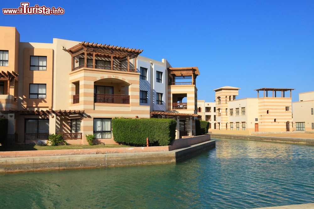 Immagine La cittadina turistica di Port Ghalib, Egitto. Siamo a metà strada fra Hurgada e il confine con il Sudan.