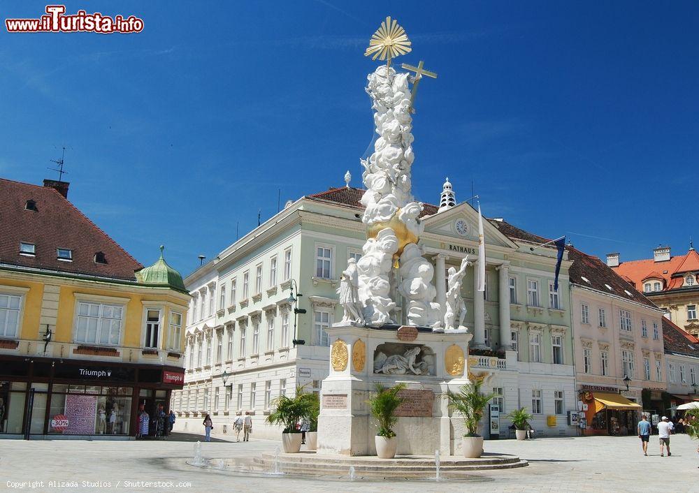 Immagine La Colonna della Peste sulla Hauptplatz di Baden bei Wien. in Austria - © Alizada Studios / Shutterstock.com
