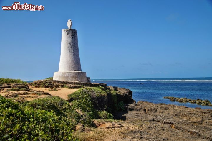 Immagine La colonna di Vasco da Gama, realizzata in corallo bianco, è uno dei simboli per eccellenza della città di Malindi, Kenya - foto © Przemyslaw Skibinski / Shutterstock.com